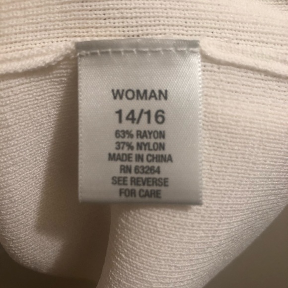 NWOT DRESSBARN TOP - Picture 3 of 5